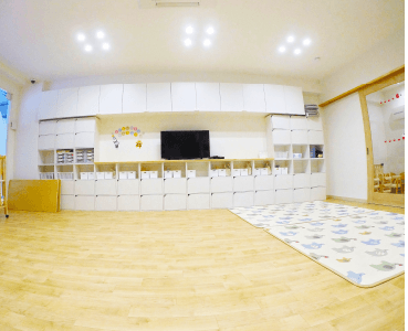 のびのび遊べるひろい室内